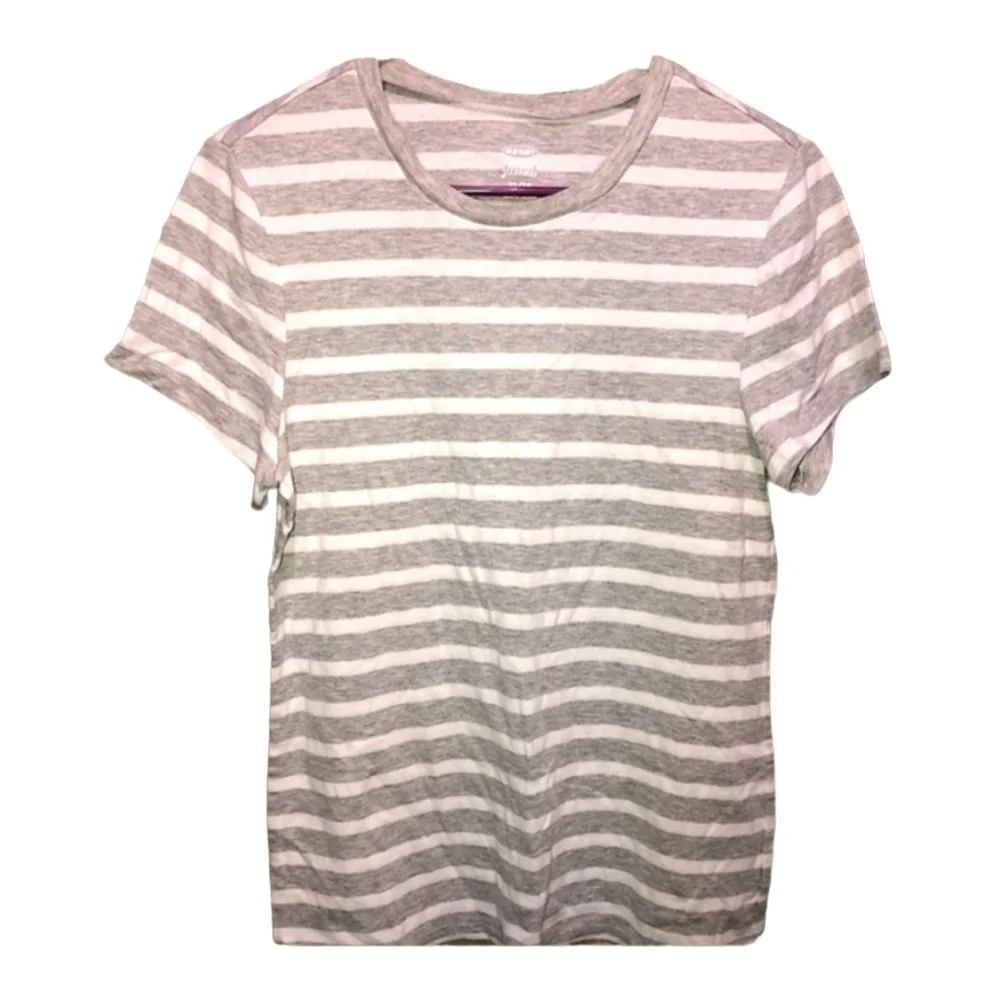 5/$25 Old Navy fitted size XL gray & white striped shirt